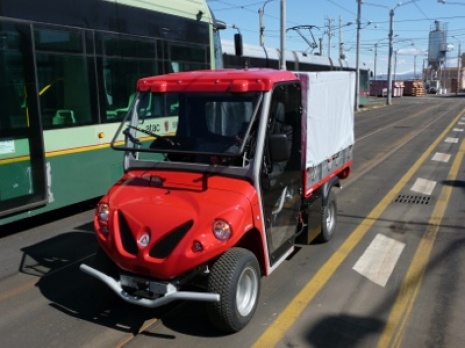 Fuer den Strassenverkehr zugelassener Posttransporter