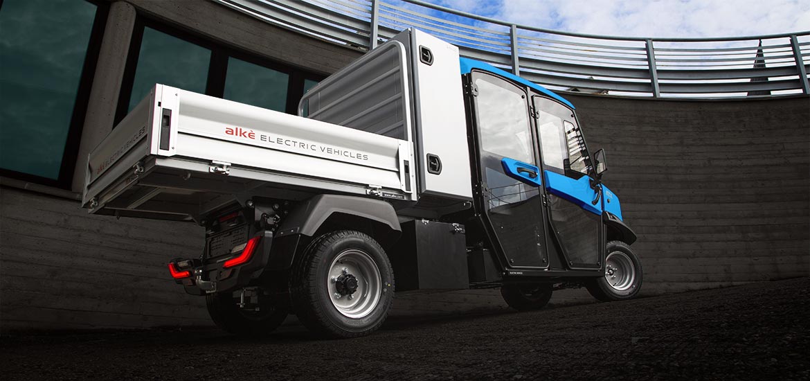 Elektro-Pritschenwagen mit Werkzeugraum von ALKE' - Ideal für Wartungs- und Reinigungsarbeiten