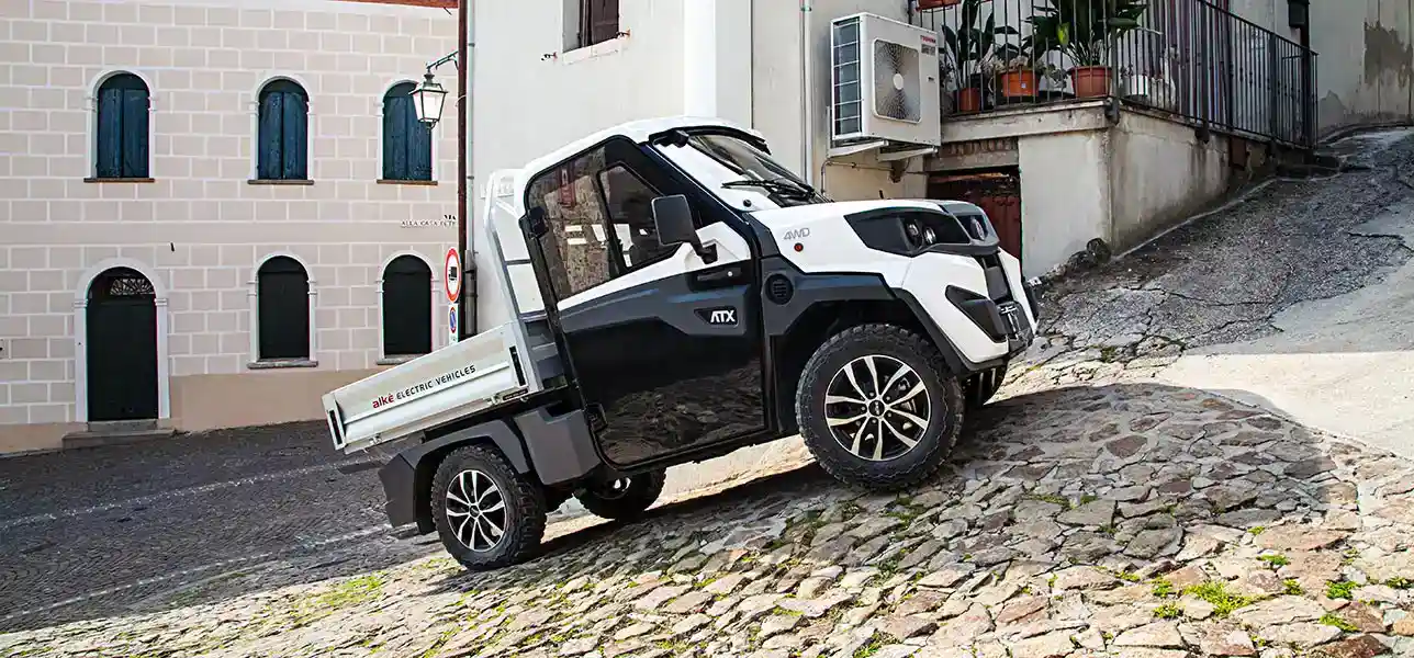 Alkè 4x4-Elektrofahrzeuge im Bergauf