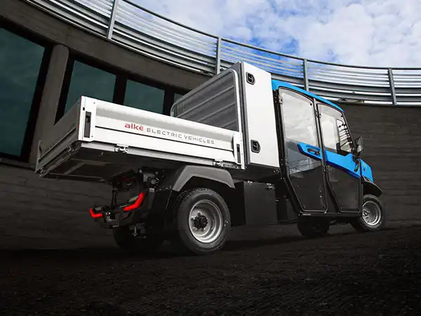 Fahrzeuge mit Heckbox und Laderaum