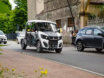 Elektro-Lkw für Arbeitsteams