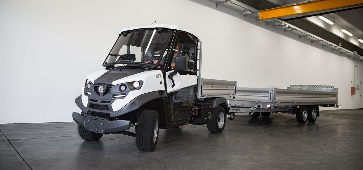 Vehicles with utility trailer - Maximum tow load capacity of 4,500 kg on private property