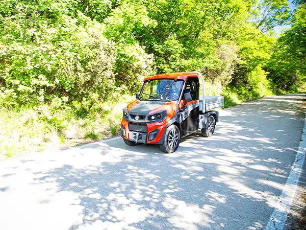 Road-approved 4wd vehicle