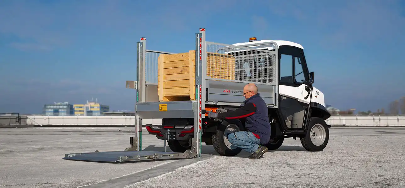 Tail lift plaform truck - Alke' Electric Vehicles