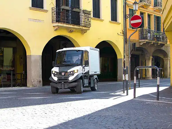 Electric vehicles for logistics Alke' - Freight distribution and delivery zero emission van