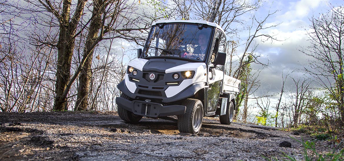 Electric off-road vehicles with 4X4 performances