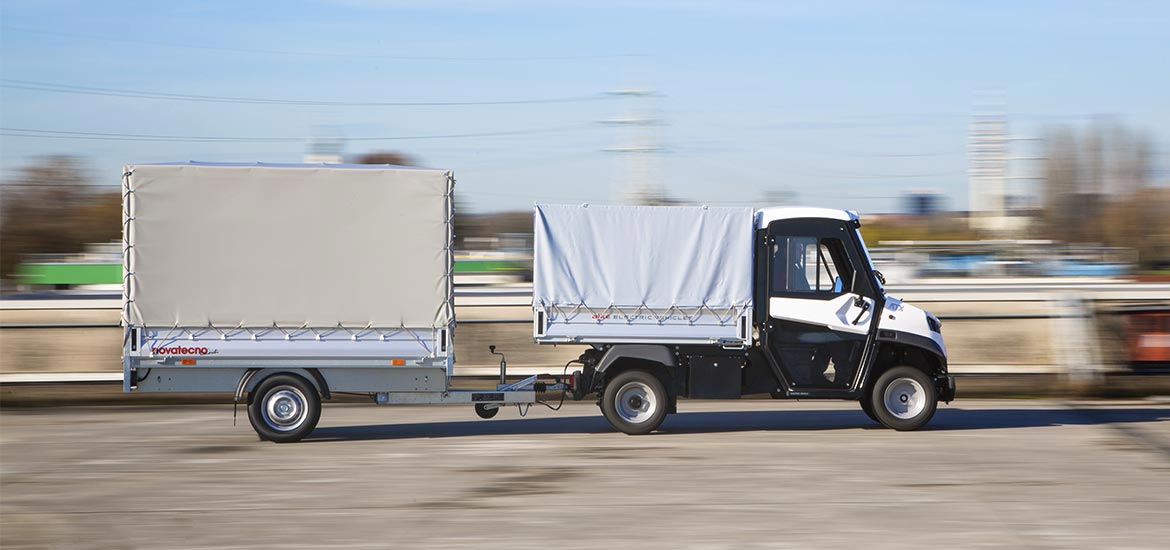 Electric vehicle towing trailers