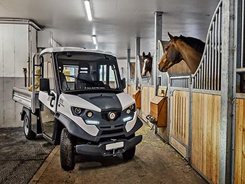 Vehicle for riding stables
