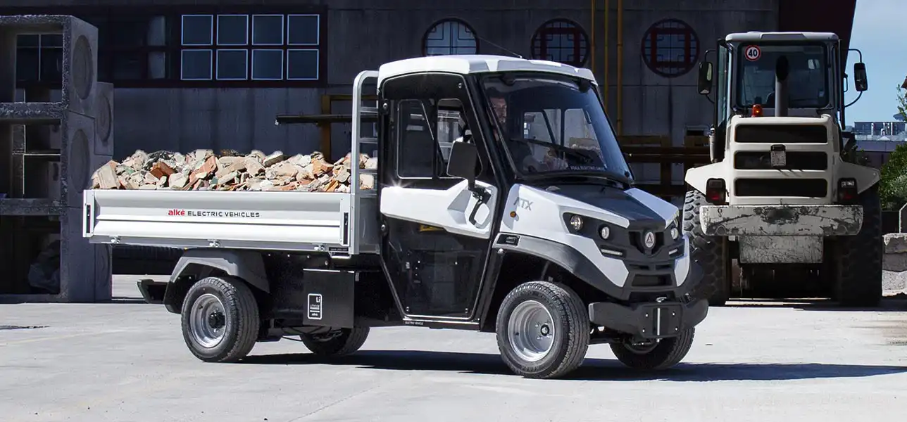 Electric vehicle with low-profile road tyres