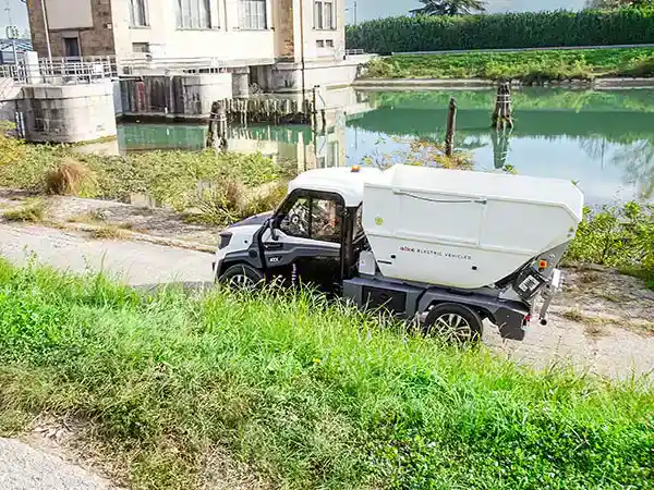 Alkè vehicles with waste collection body