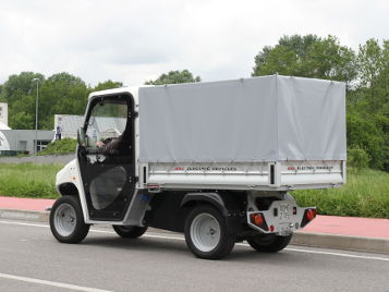 Electric van with body tarp